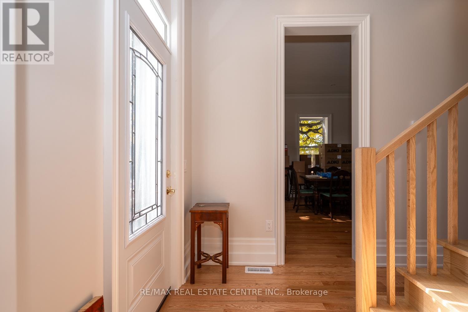 154 Main Street W Property Photo 9