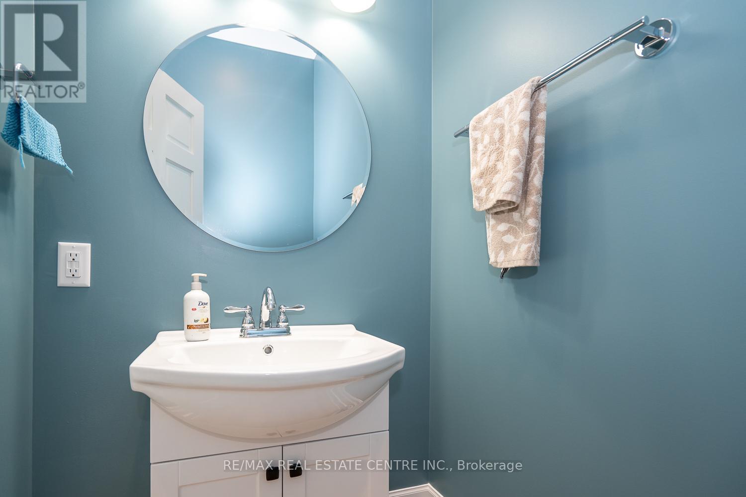 154 Main Street W Property Photo 13