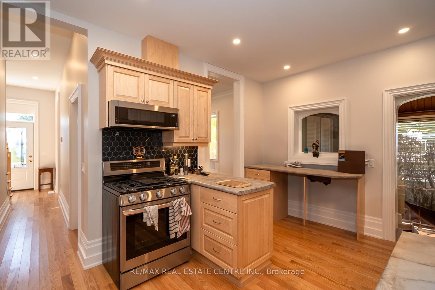 154 Main Street W Property Photo 15