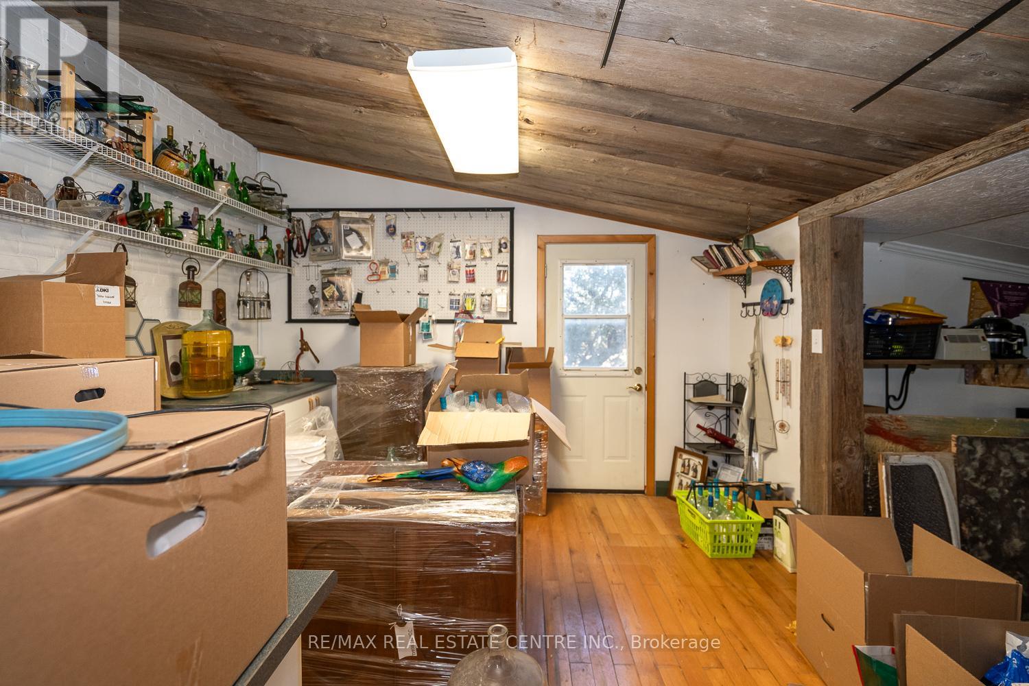 154 Main Street W Property Photo 18