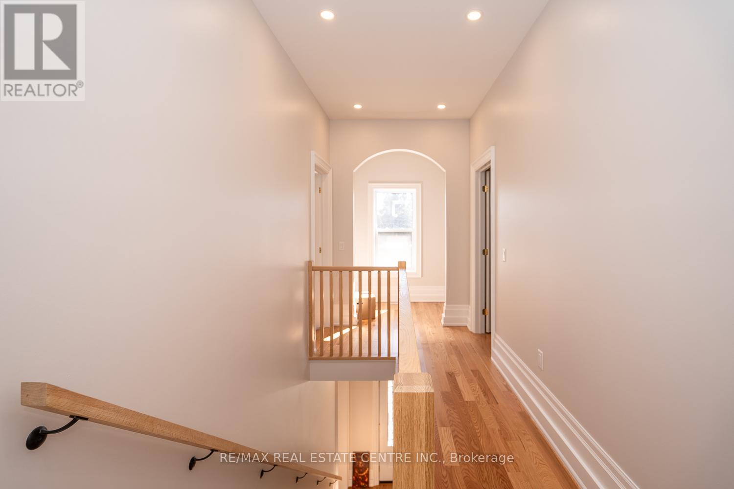 154 Main Street W Property Photo 21