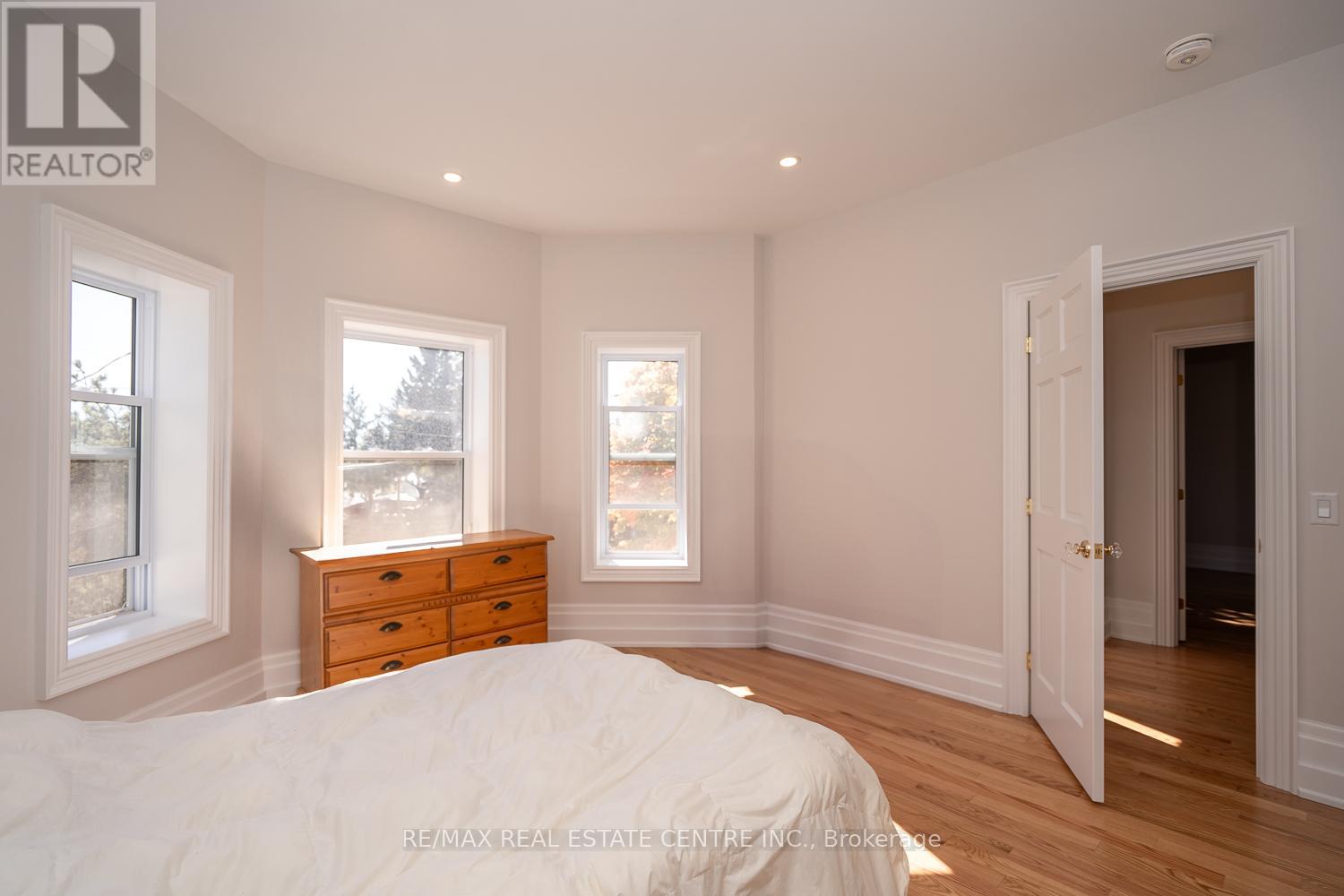 154 Main Street W Property Photo 23