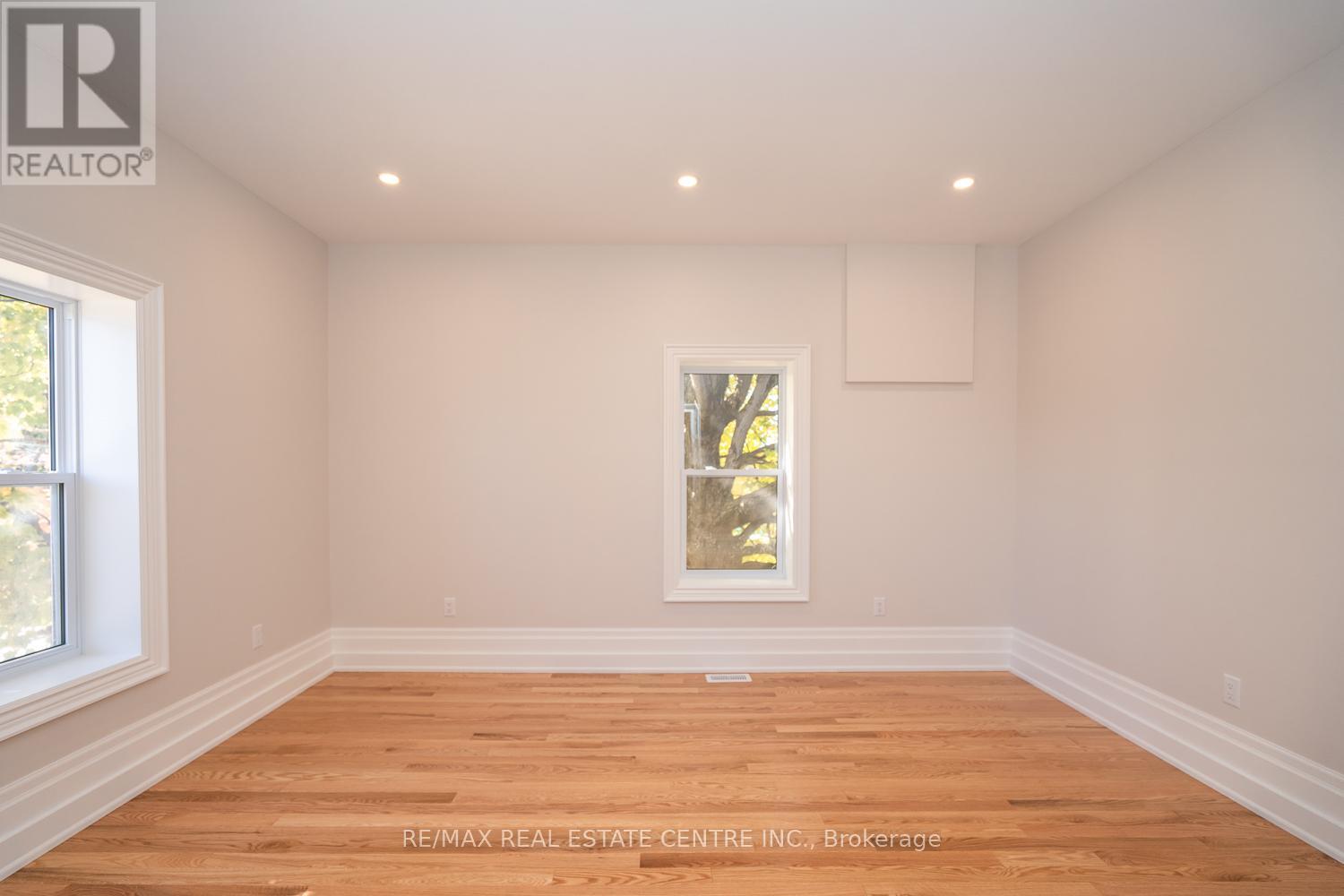 154 Main Street W Property Photo 27