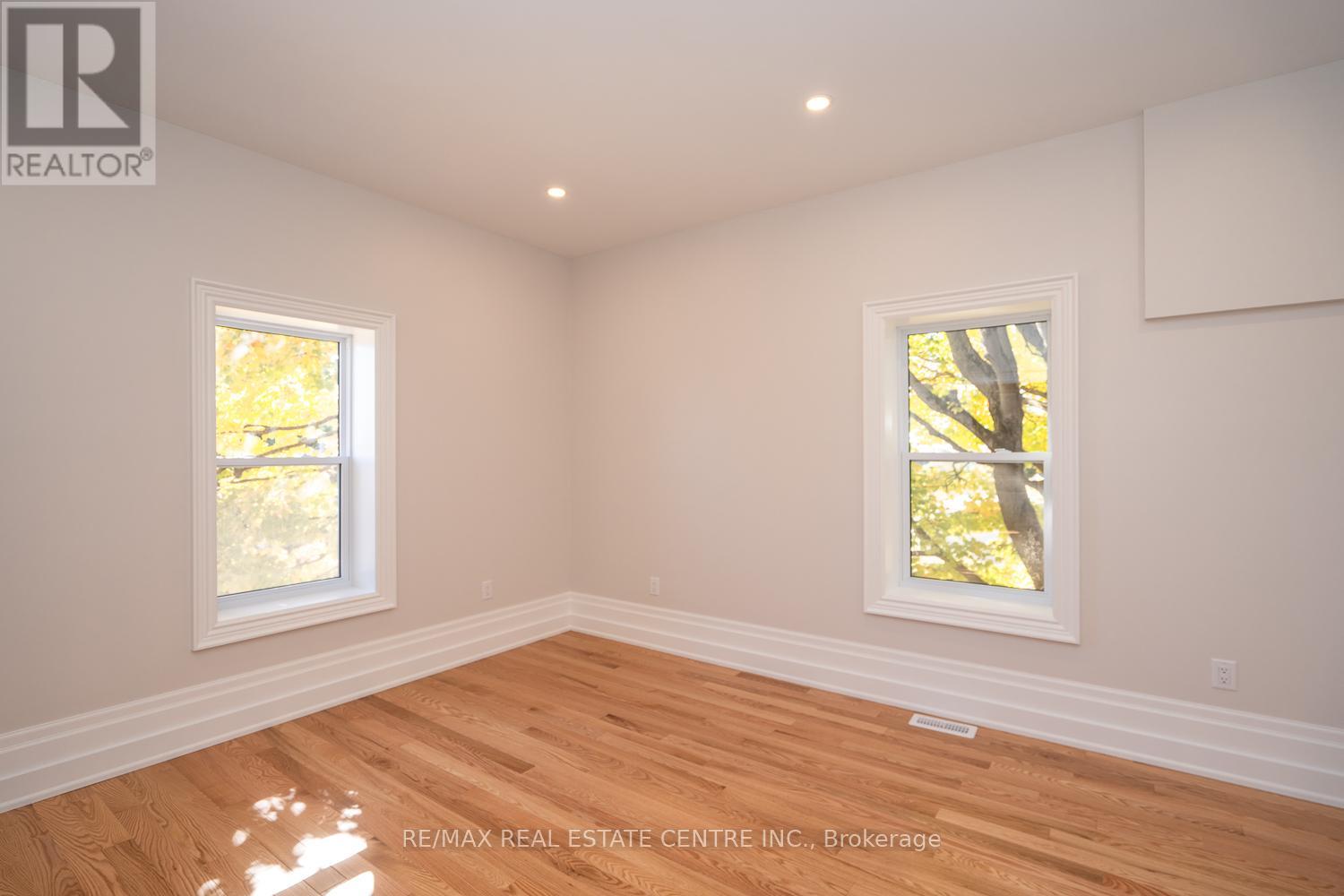 154 Main Street W Property Photo 28