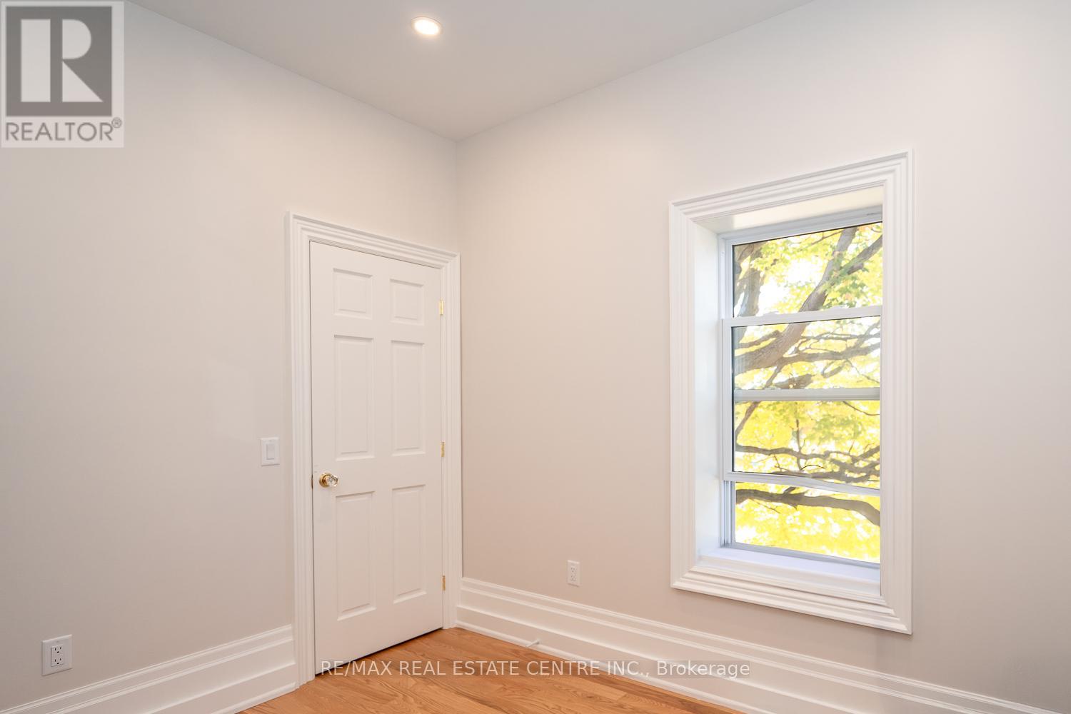 154 Main Street W Property Photo 33