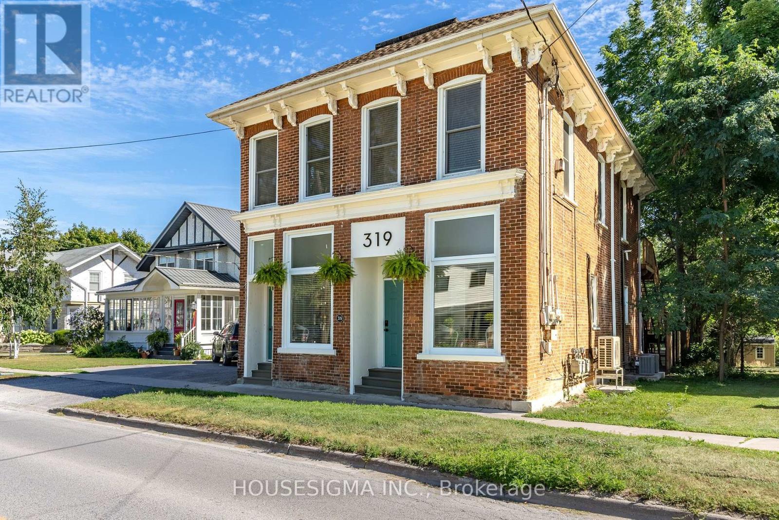 319 Main St Property Photo