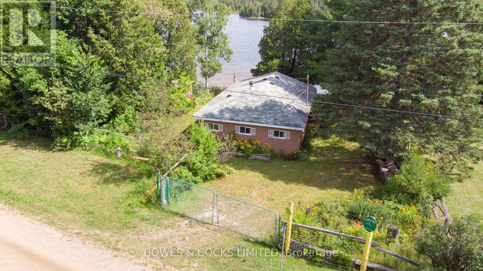 197 King Road W Property Photo 2