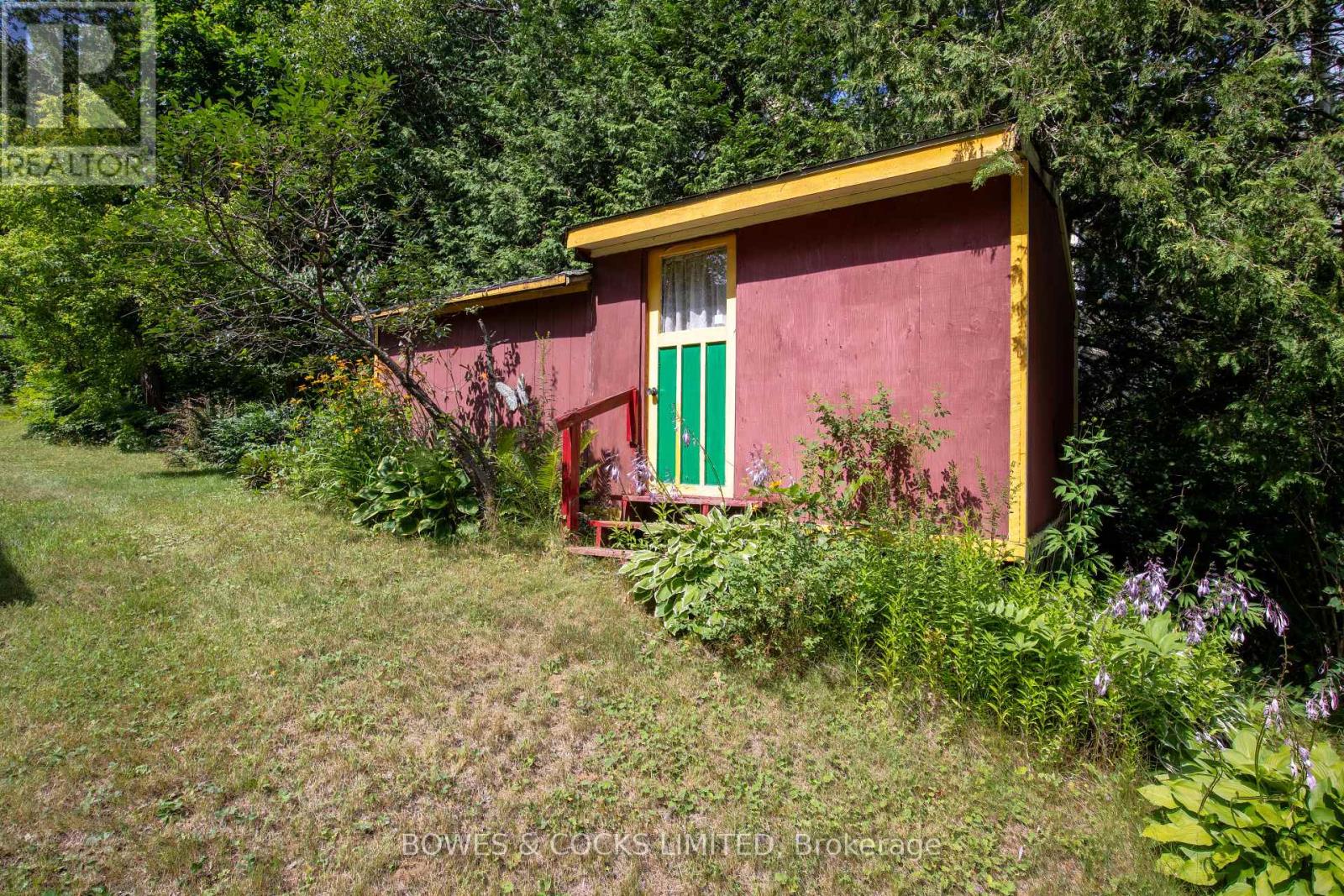 197 King Road W Property Photo 23
