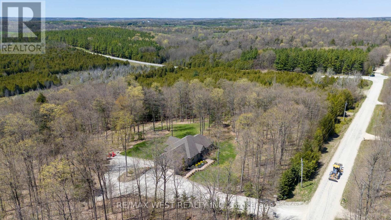 414498 Baseline Road Property Photo 1