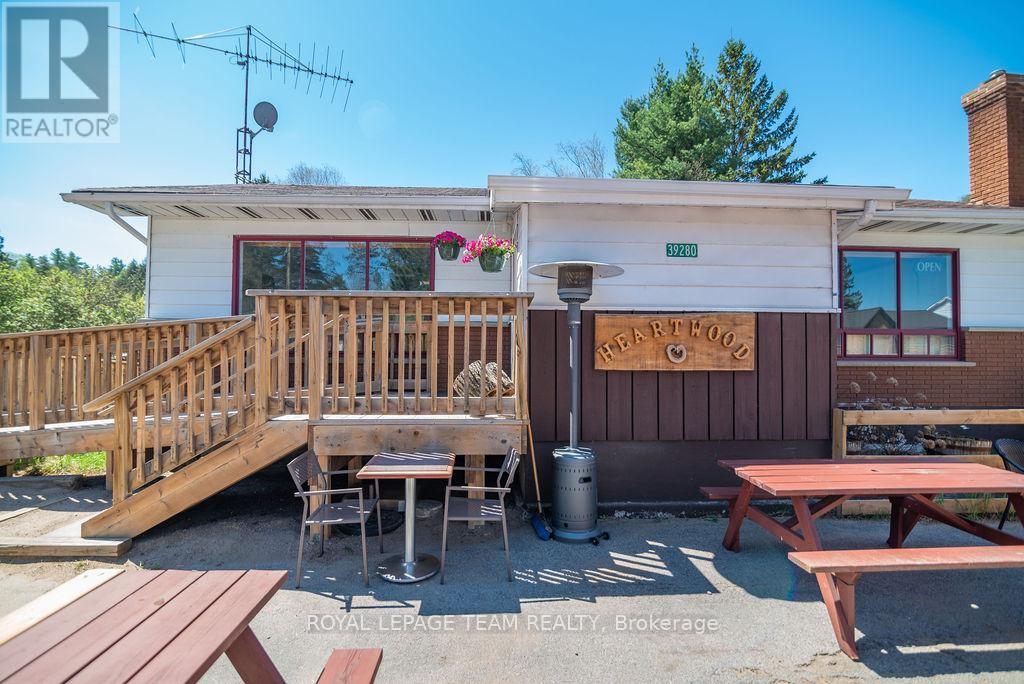 39280 Combermere Road Property Photo 1