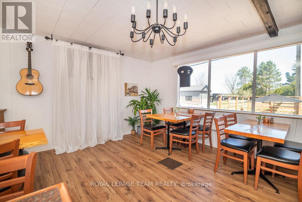 39280 Combermere Road Property Photo 6