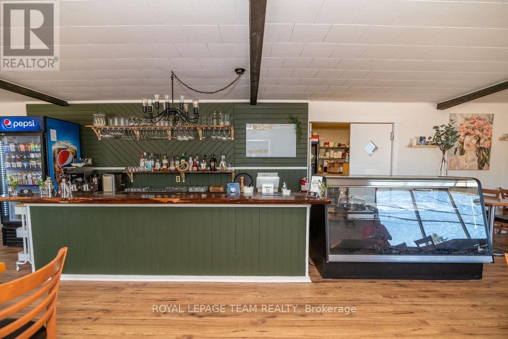 39280 Combermere Road Property Photo 9
