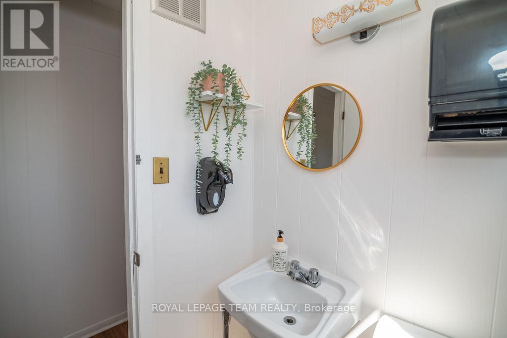 39280 Combermere Road Property Photo 16