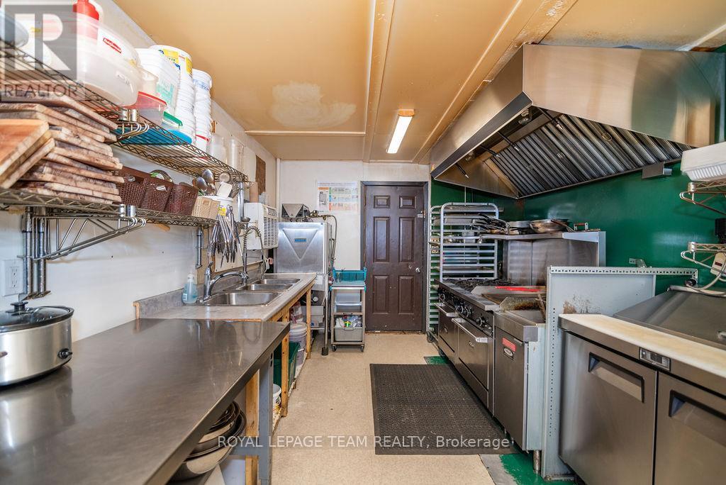 39280 Combermere Road Property Photo 17