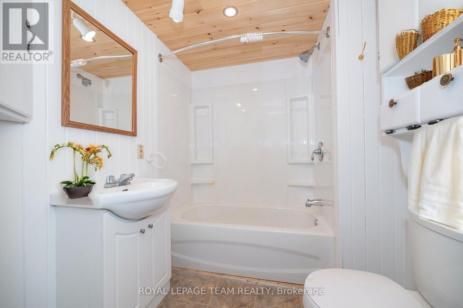 39280 Combermere Road Property Photo 36