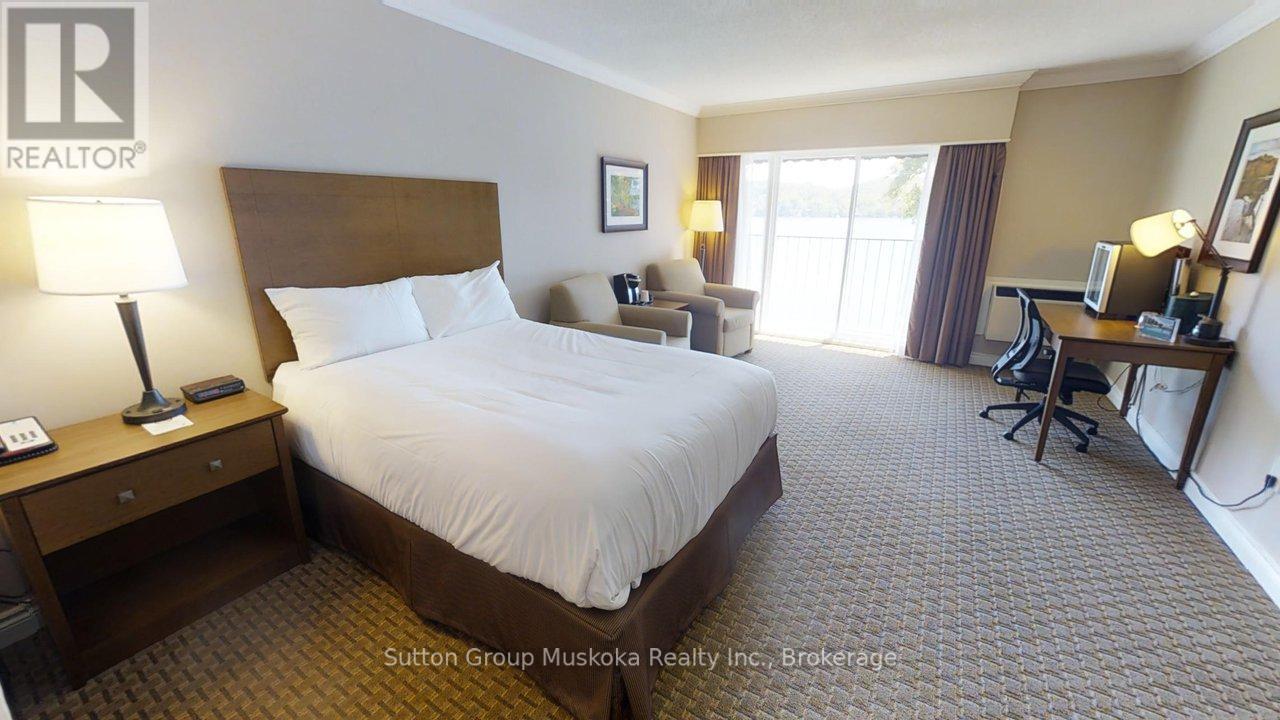 421 - 421 BAYSHORE - DEERHURST DRIVE Property Photo 1