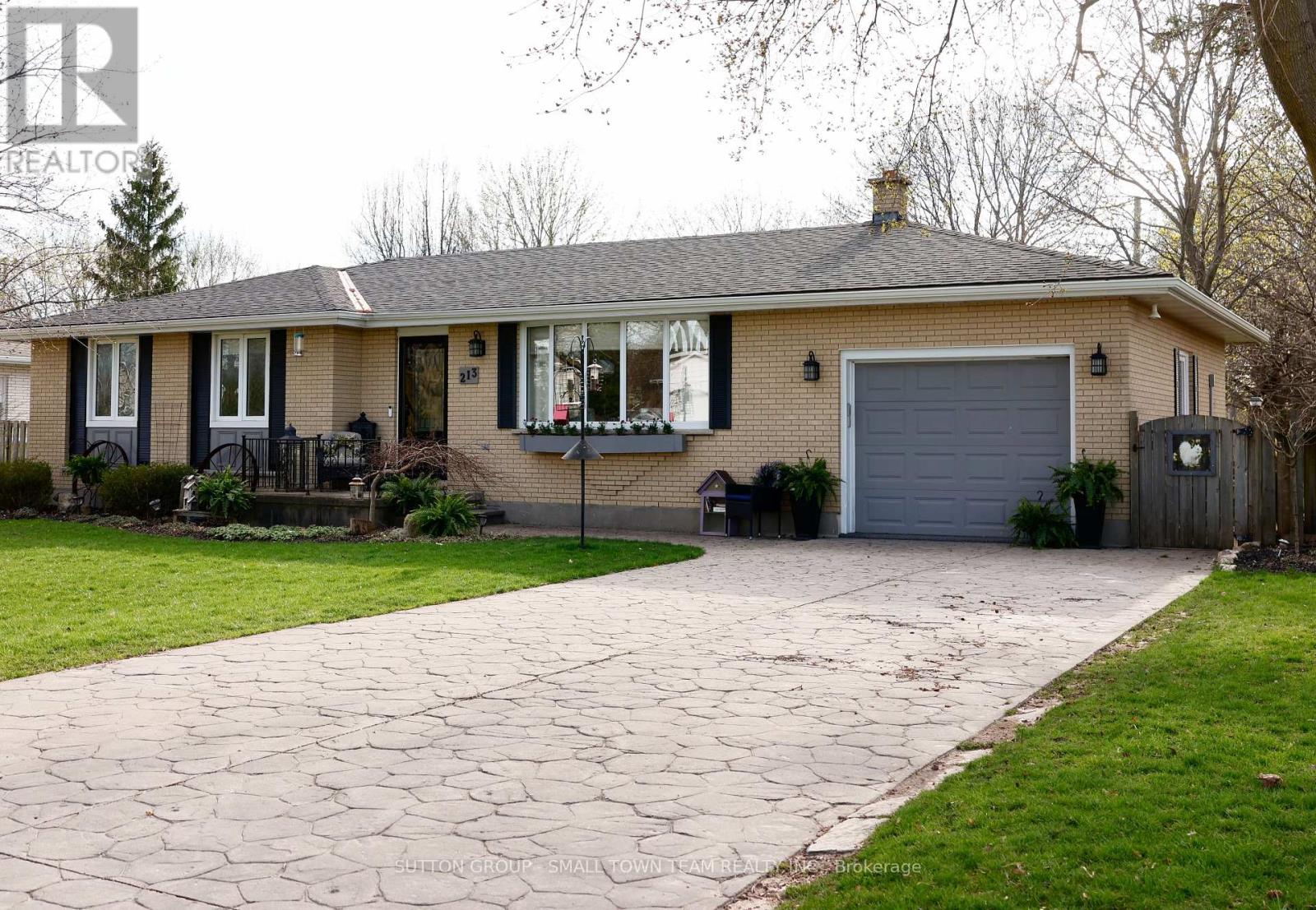 213 Pryde Boulevard Property Photo 1