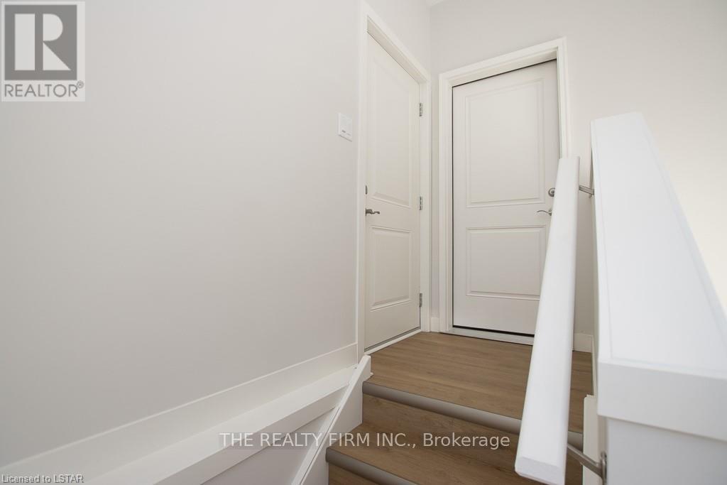 #b - 236 Elizabeth Street Property Photo 2