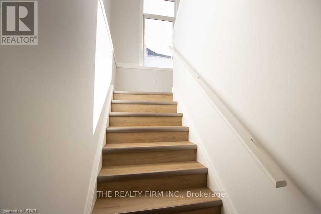#b - 236 Elizabeth Street Property Photo 3