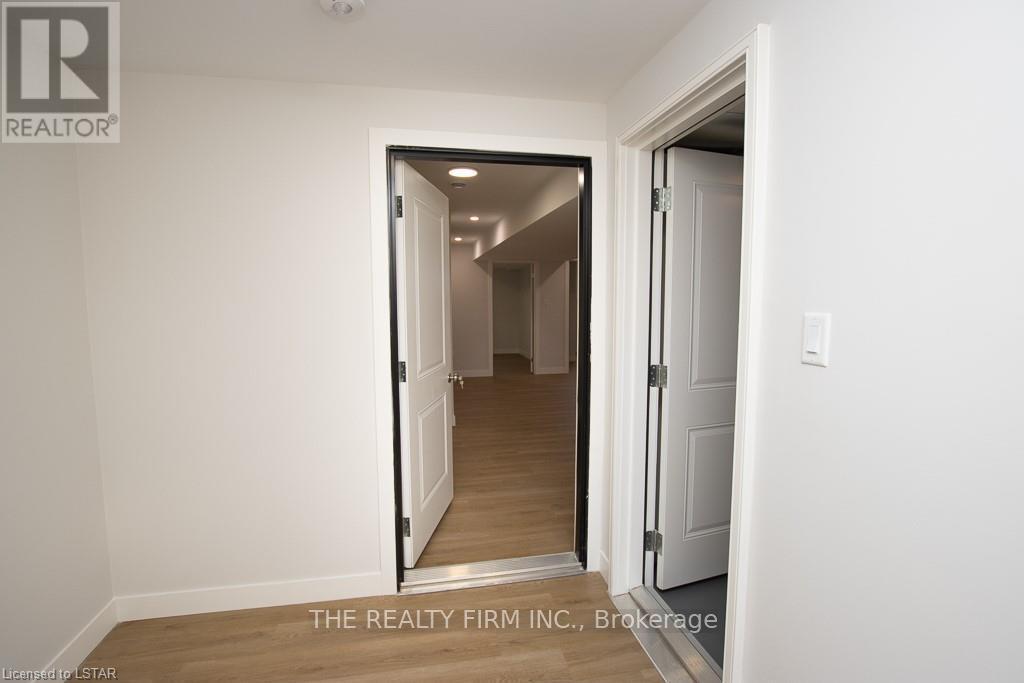 #b - 236 Elizabeth Street Property Photo 4