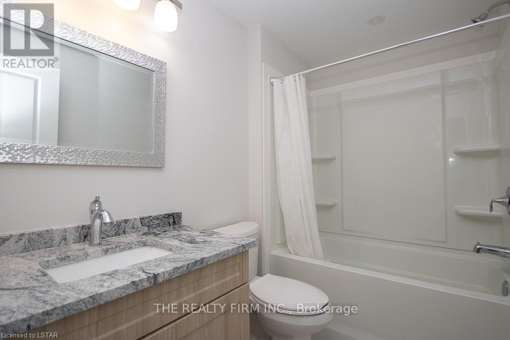 #b - 236 Elizabeth Street Property Photo 7