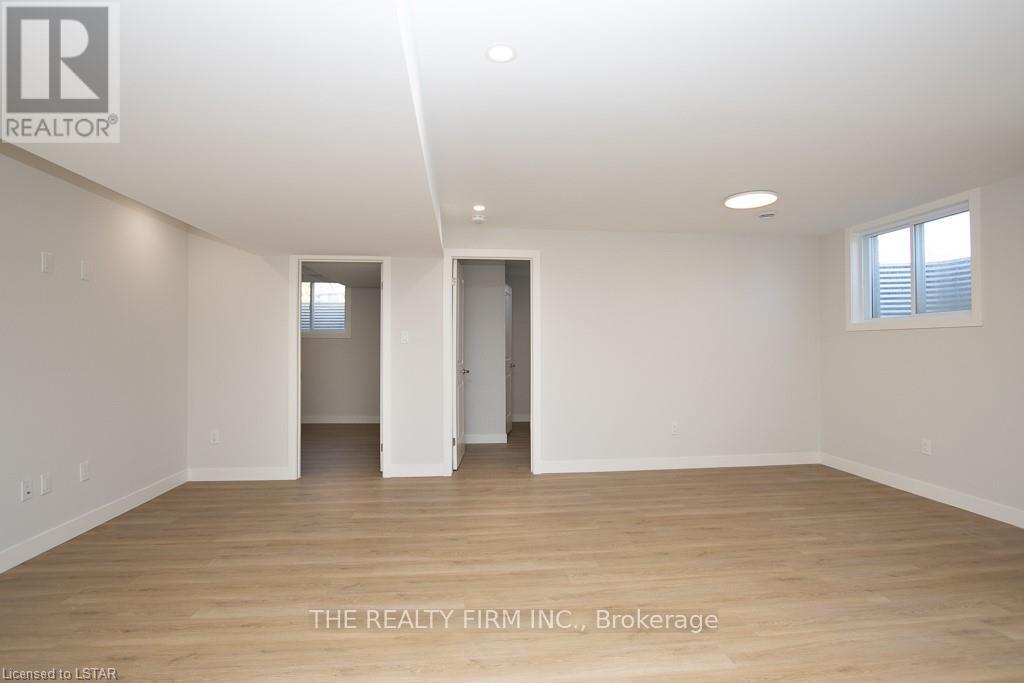 #b - 236 Elizabeth Street Property Photo 11