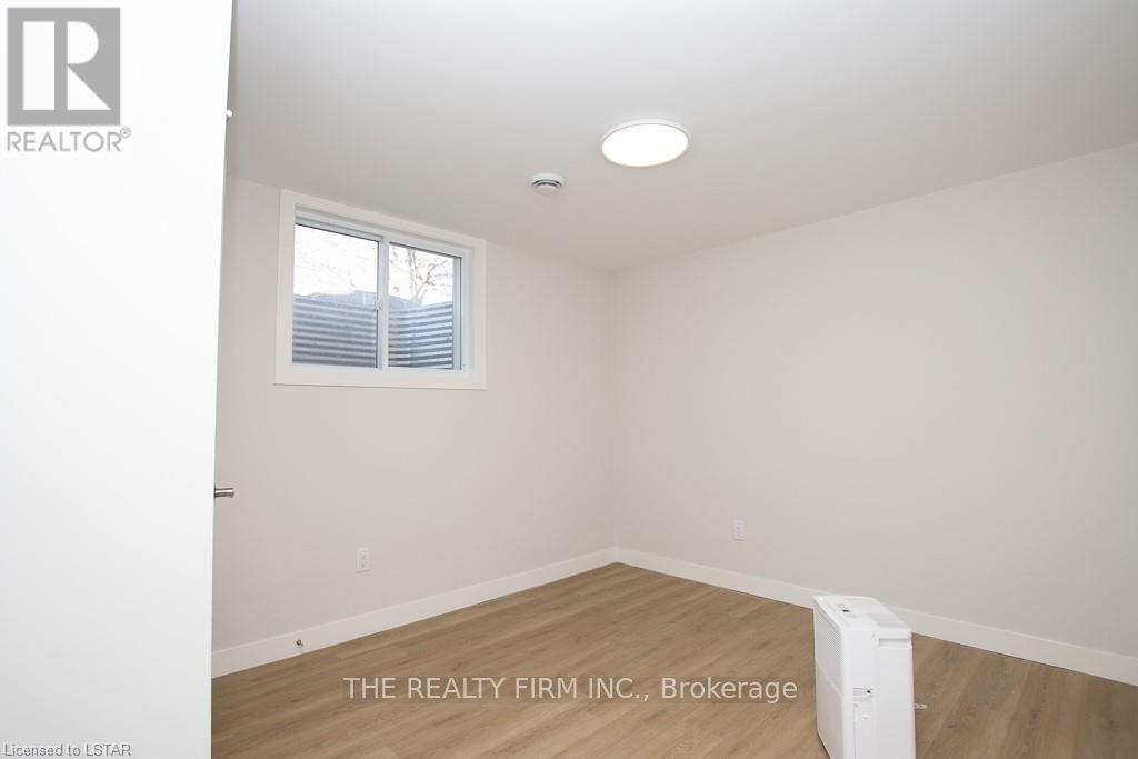 #b - 236 Elizabeth Street Property Photo 12