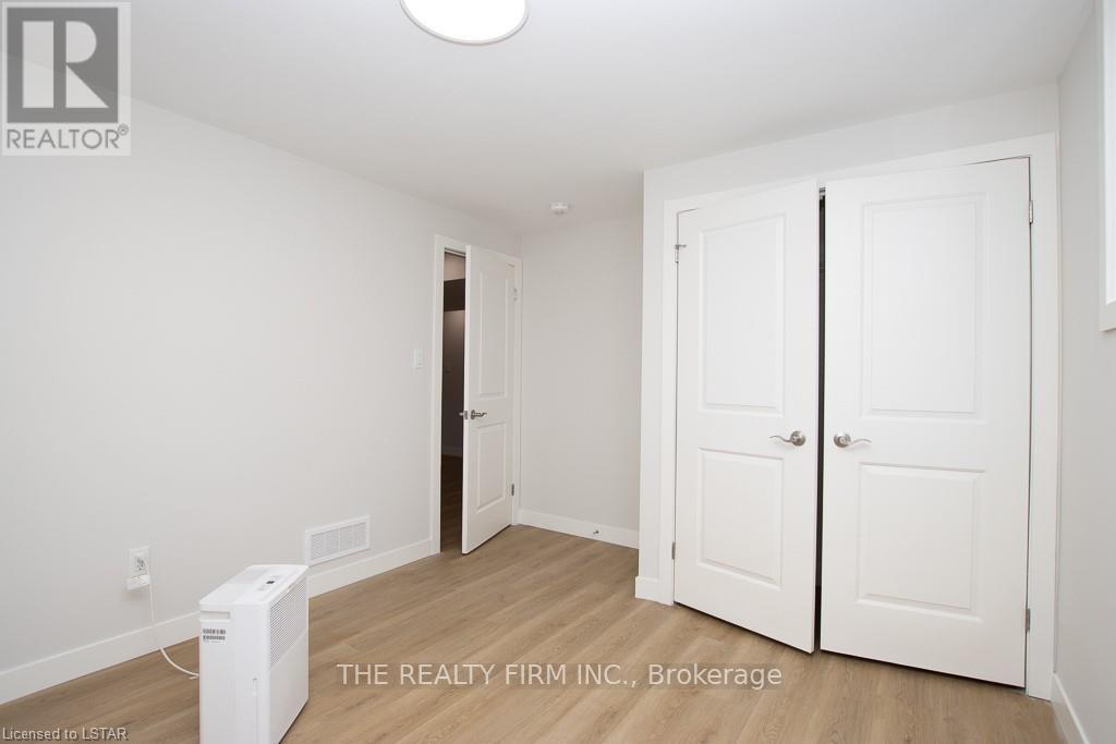 #b - 236 Elizabeth Street Property Photo 13