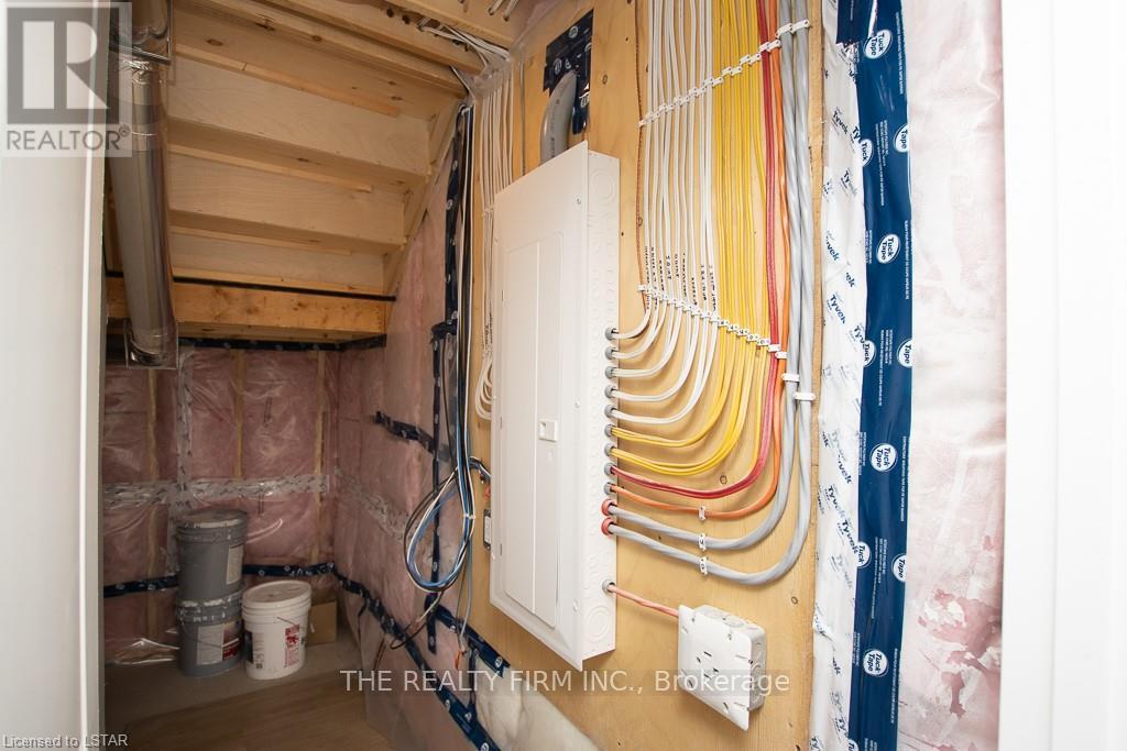 #b - 236 Elizabeth Street Property Photo 18