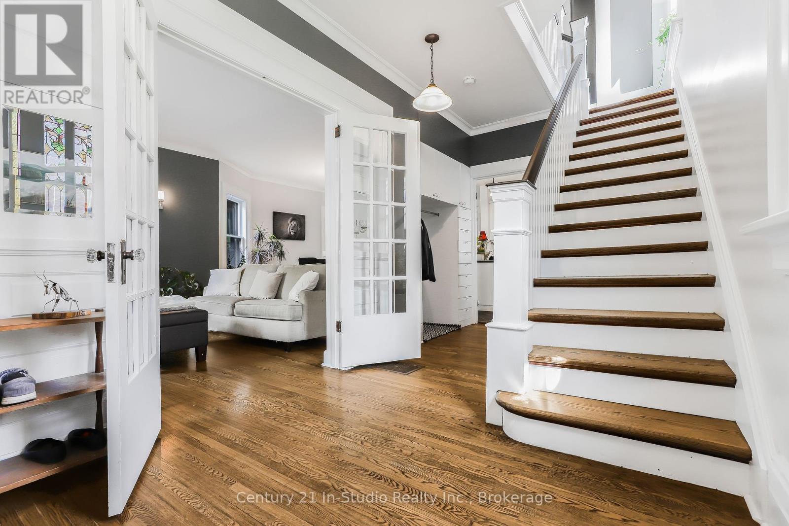 446 9th Street E Property Photo 2