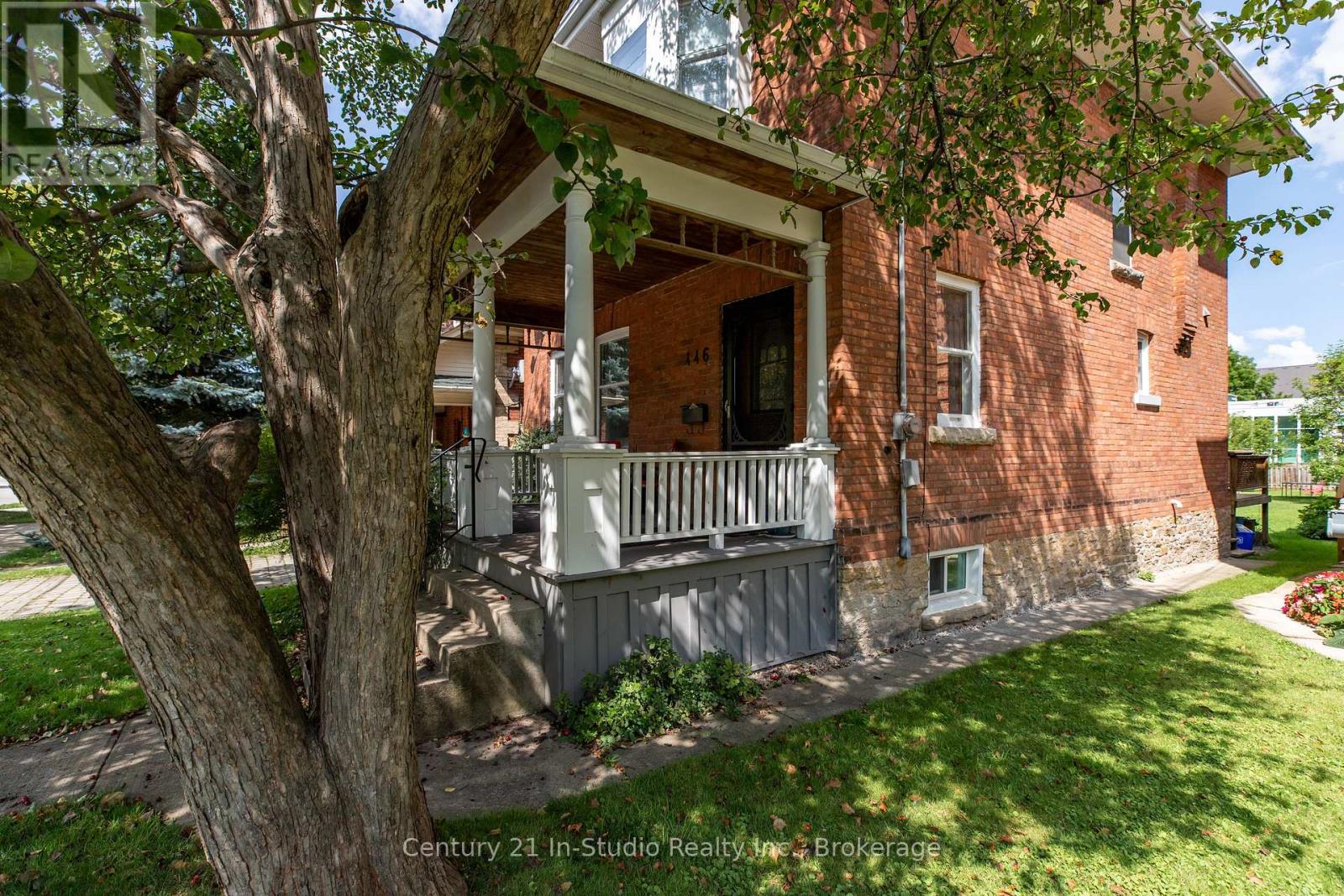 446 9th Street E Property Photo 3