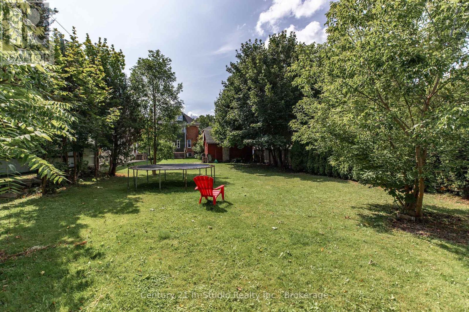446 9th Street E Property Photo 5