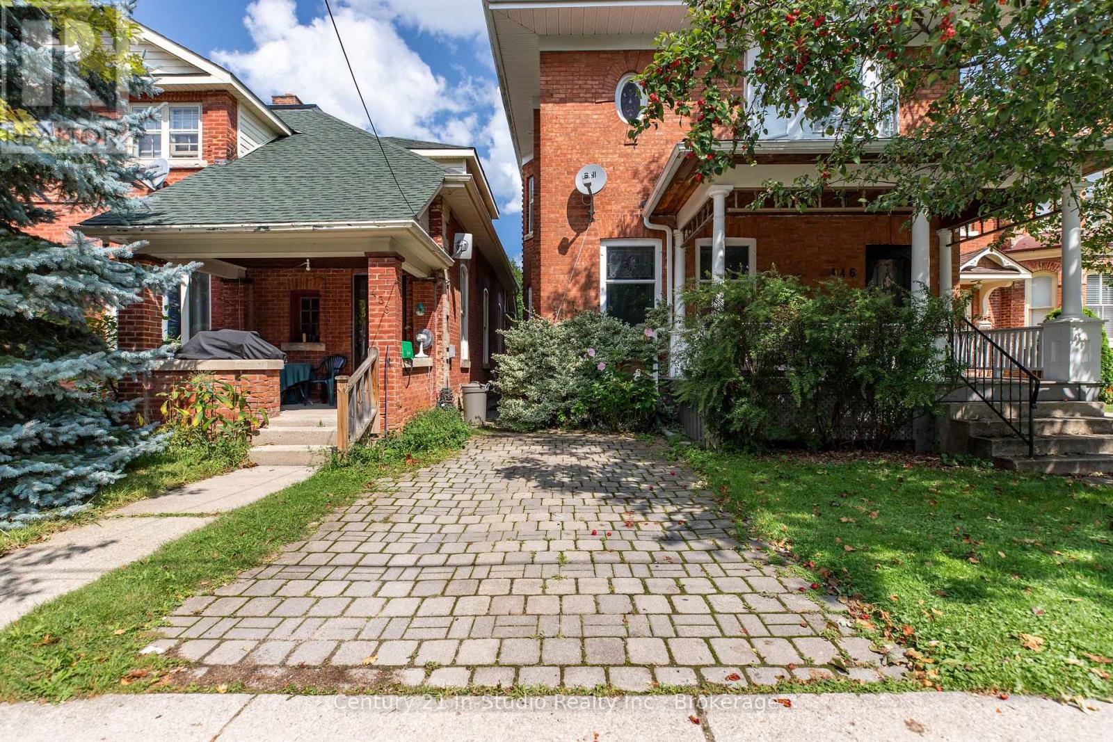 446 9th Street E Property Photo 8