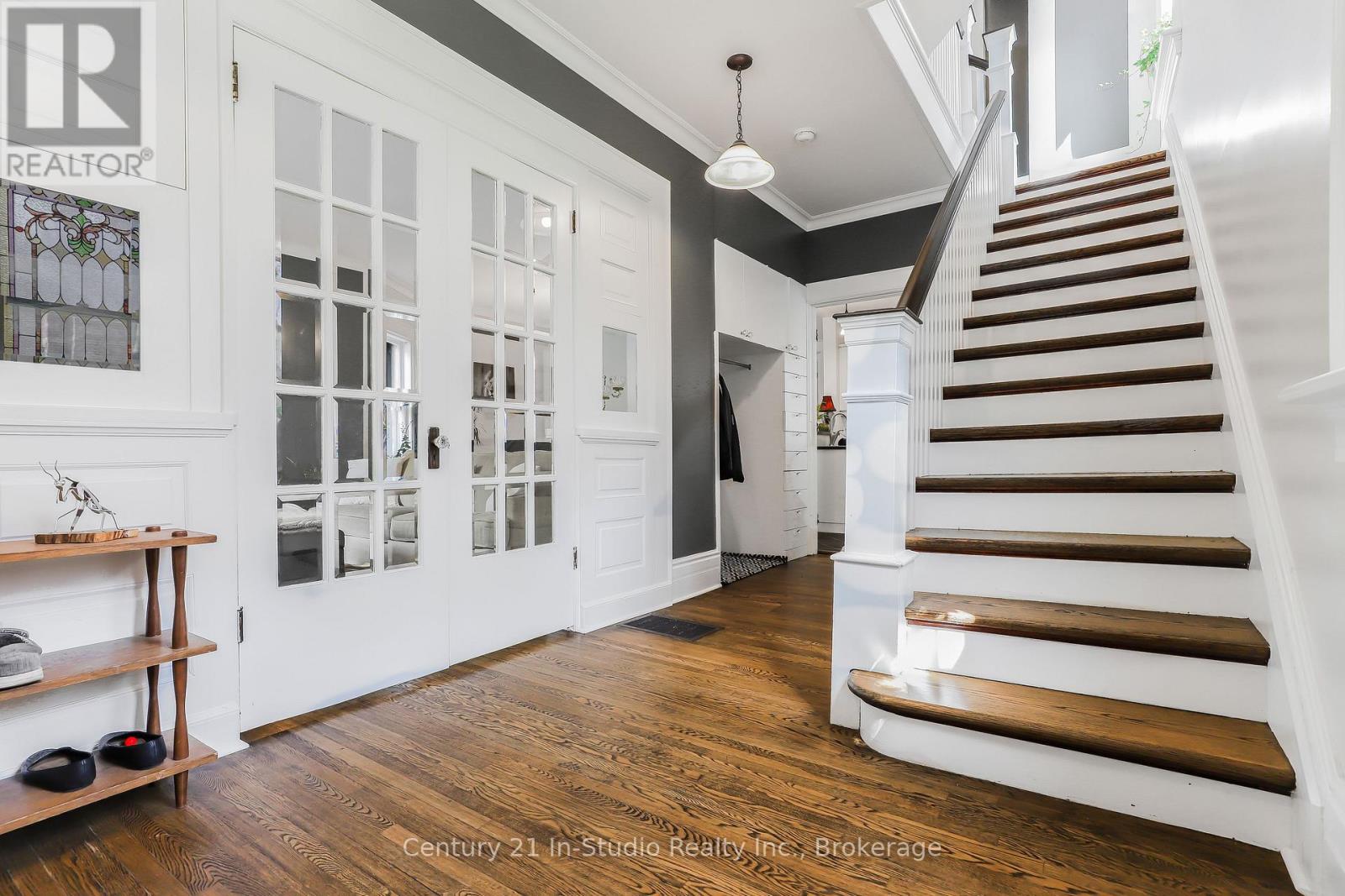 446 9th Street E Property Photo 10