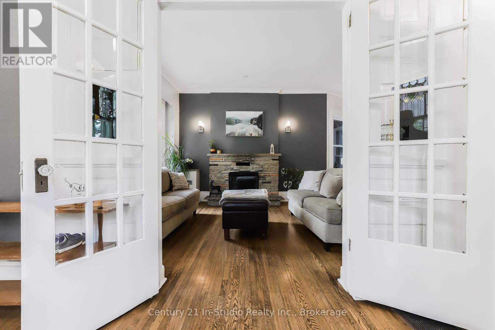 446 9th Street E Property Photo 13