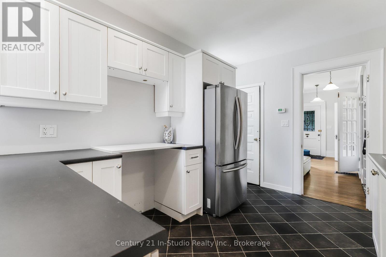 446 9th Street E Property Photo 20