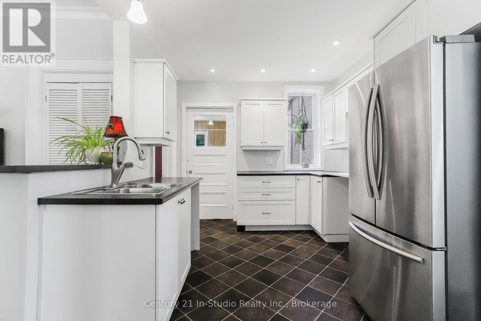 446 9th Street E Property Photo 21