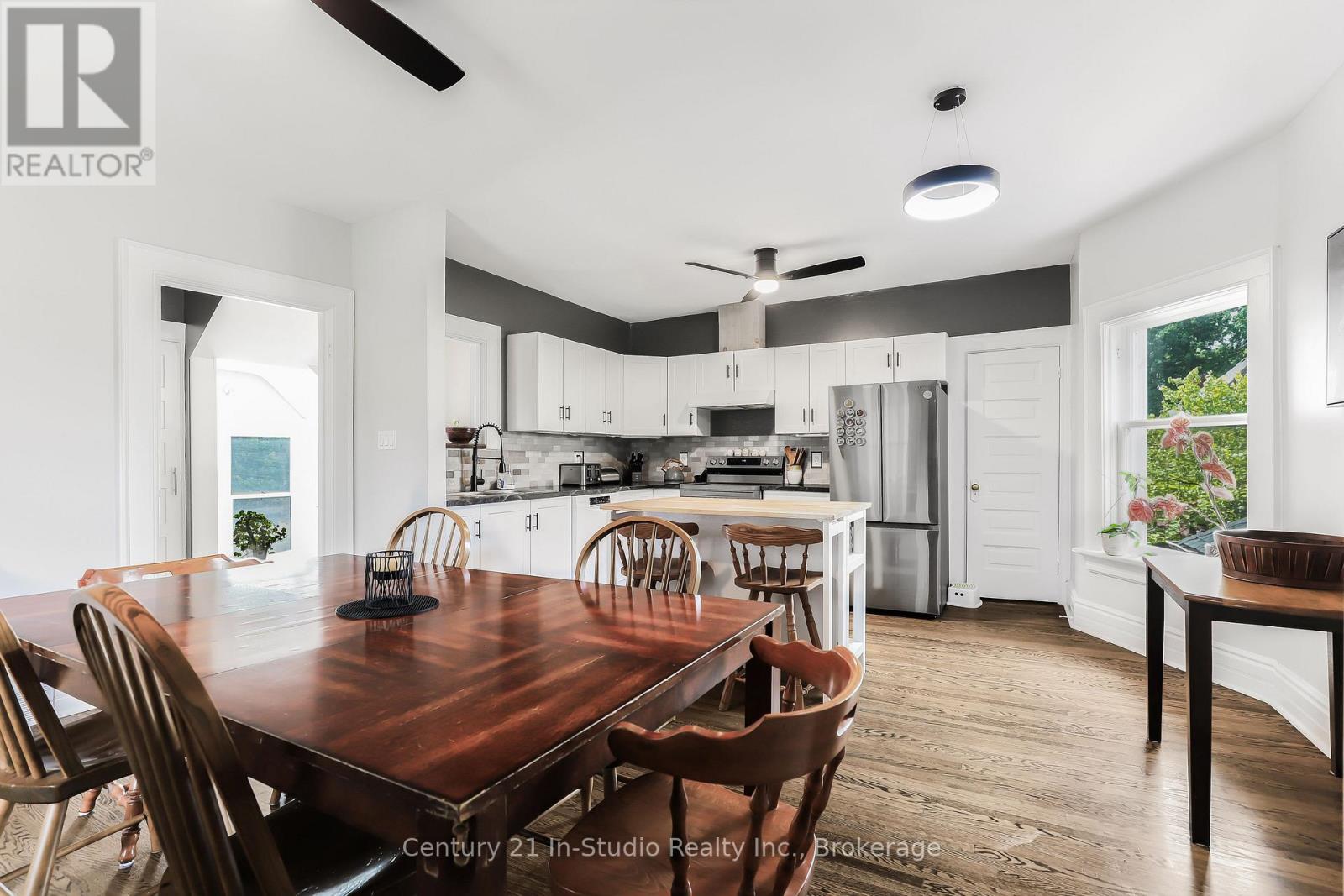 446 9th Street E Property Photo 26