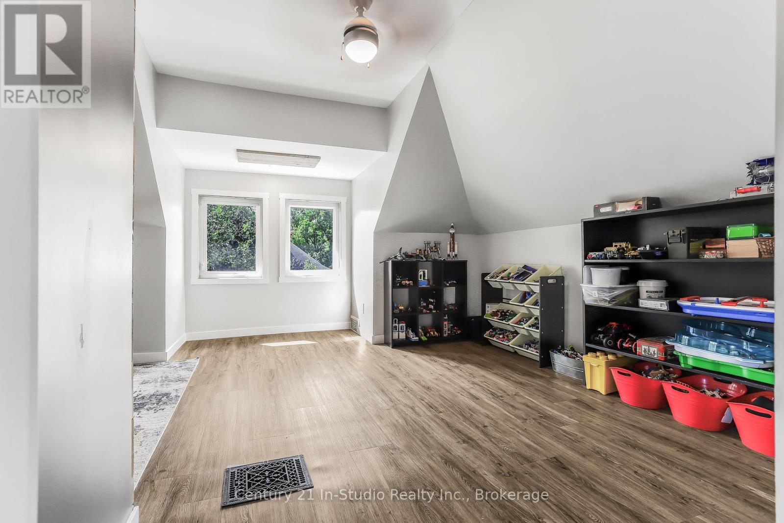 446 9th Street E Property Photo 38