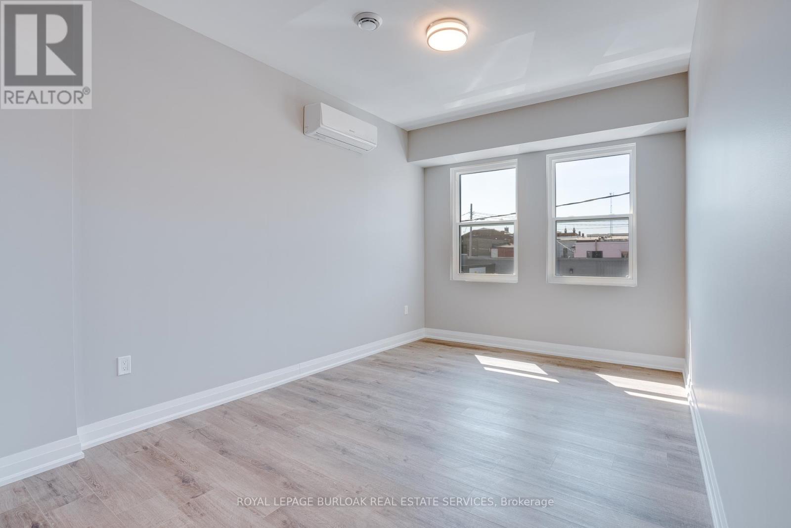 39 Kent Street N Property Photo 7
