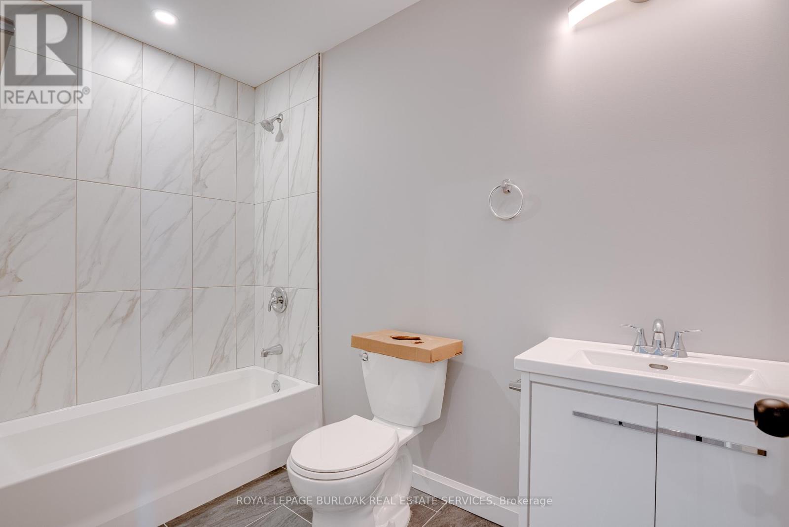 39 Kent Street N Property Photo 10