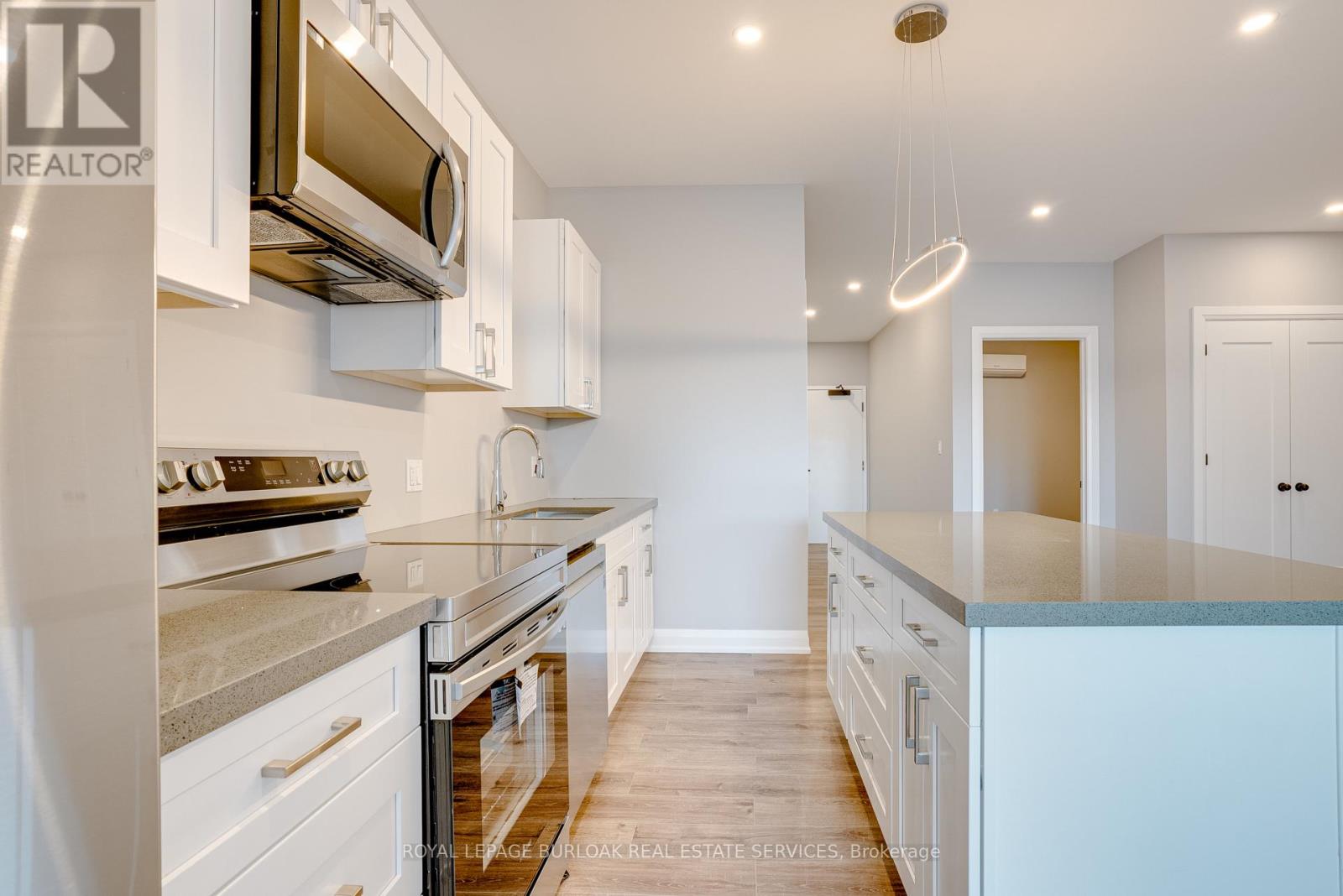 39 Kent Street N Property Photo 11