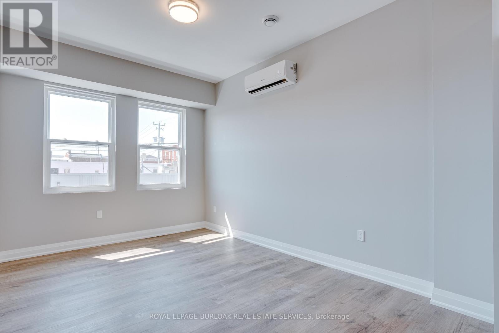 39 Kent Street N Property Photo 12