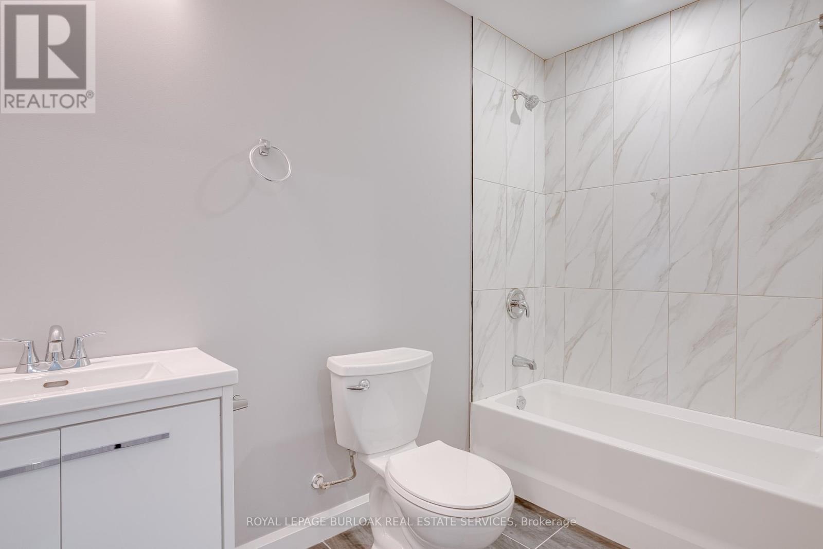 39 Kent Street N Property Photo 14
