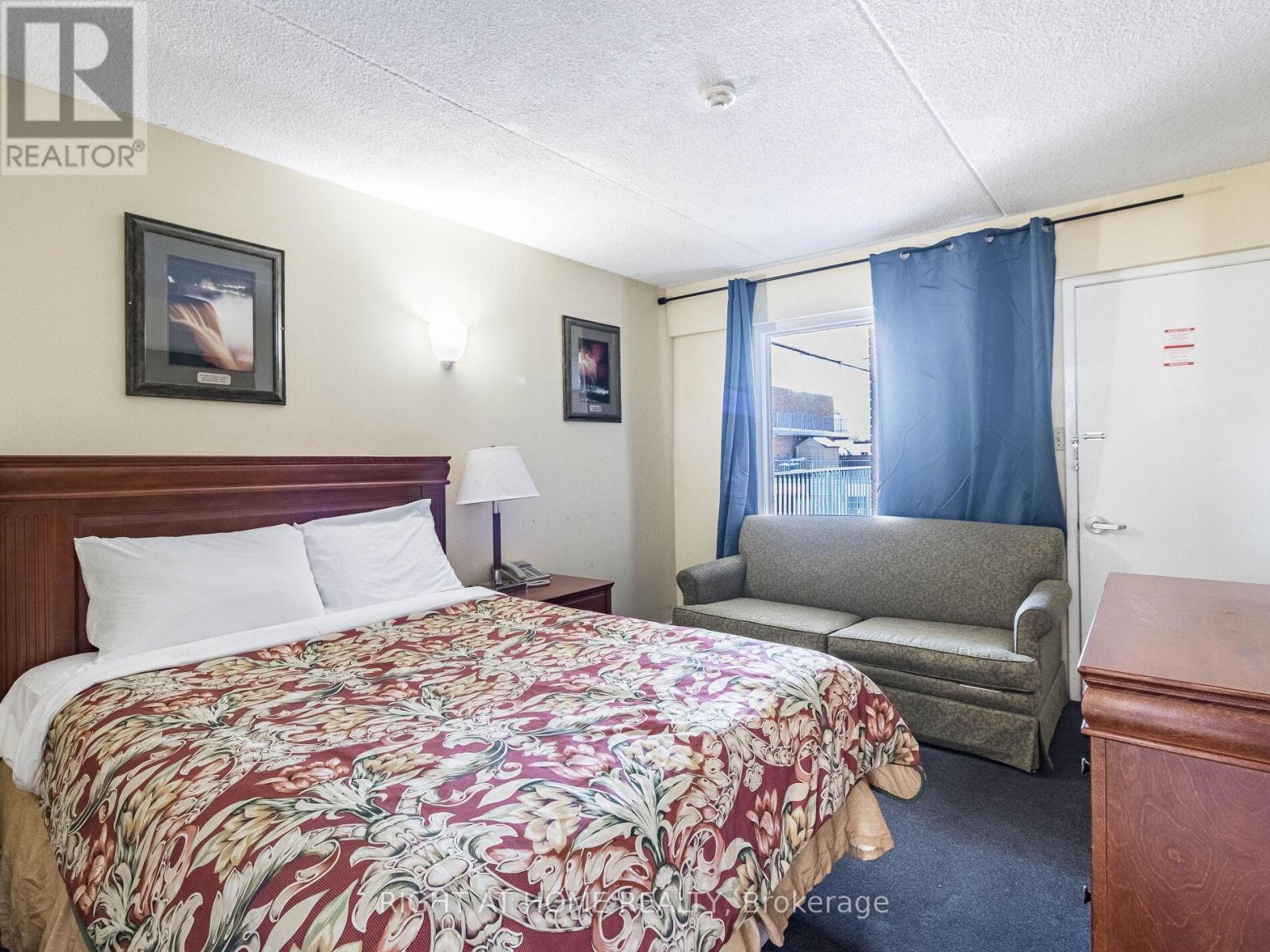 5951 Clark Avenue Property Photo 24