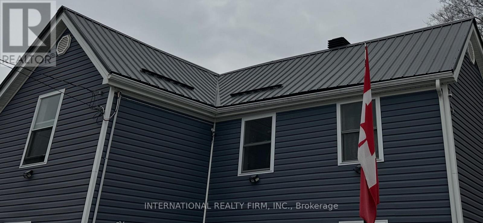71 Everette Street N Property Photo
