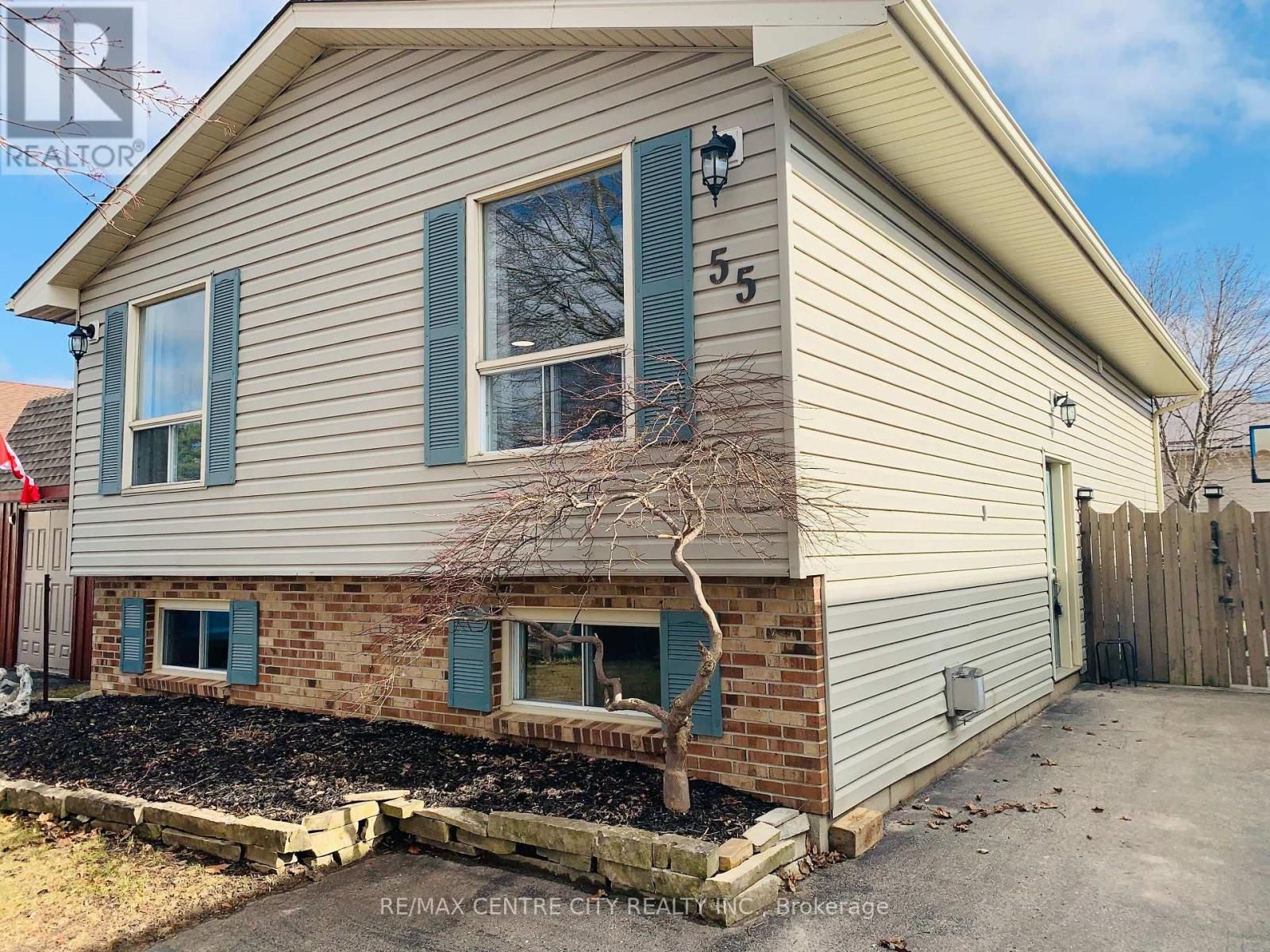 55 MELANIE DRIVE SE