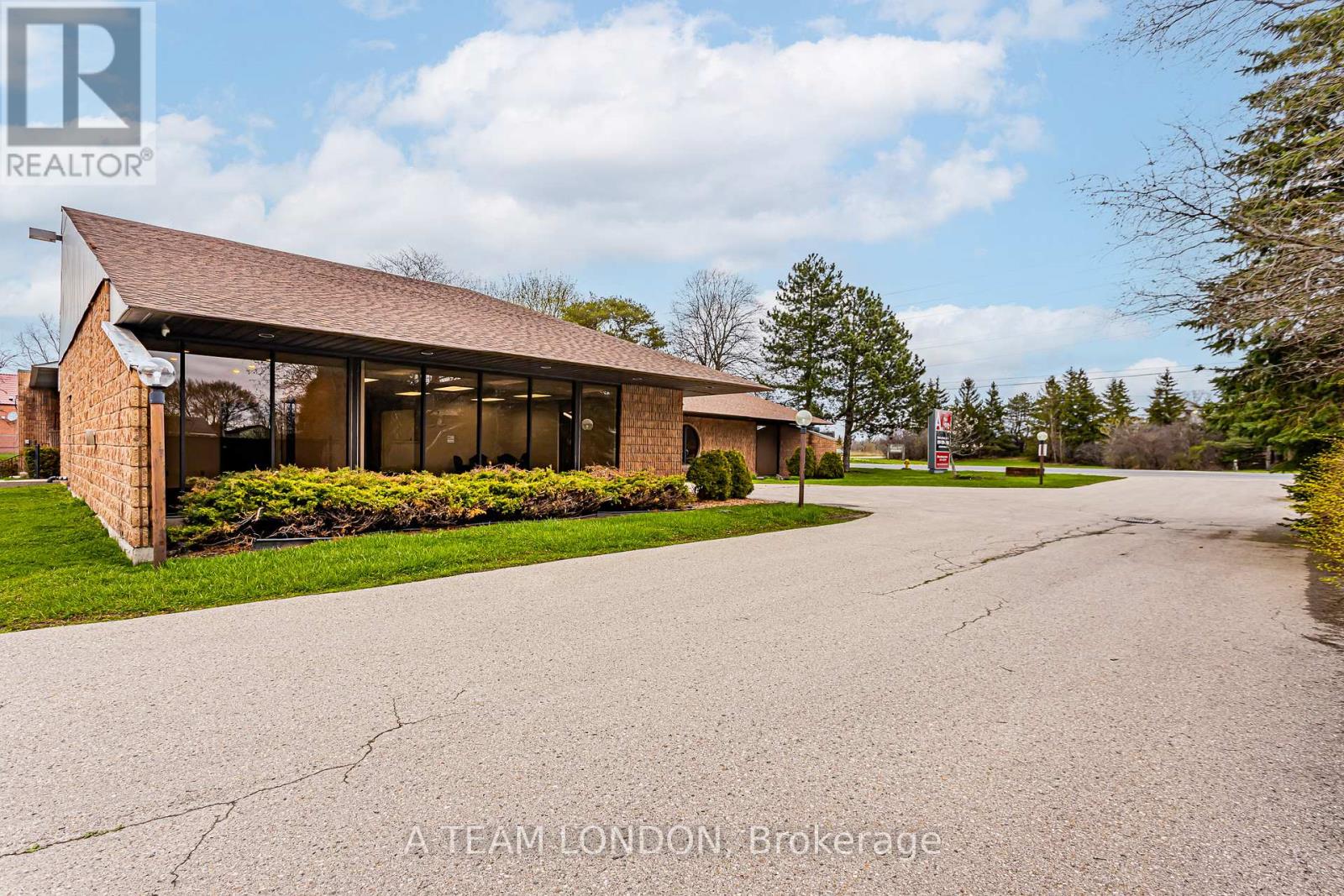 A - 743 Wellington Road Property Photo 3