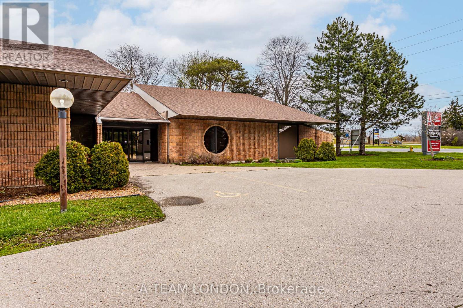 A - 743 Wellington Road Property Photo 4