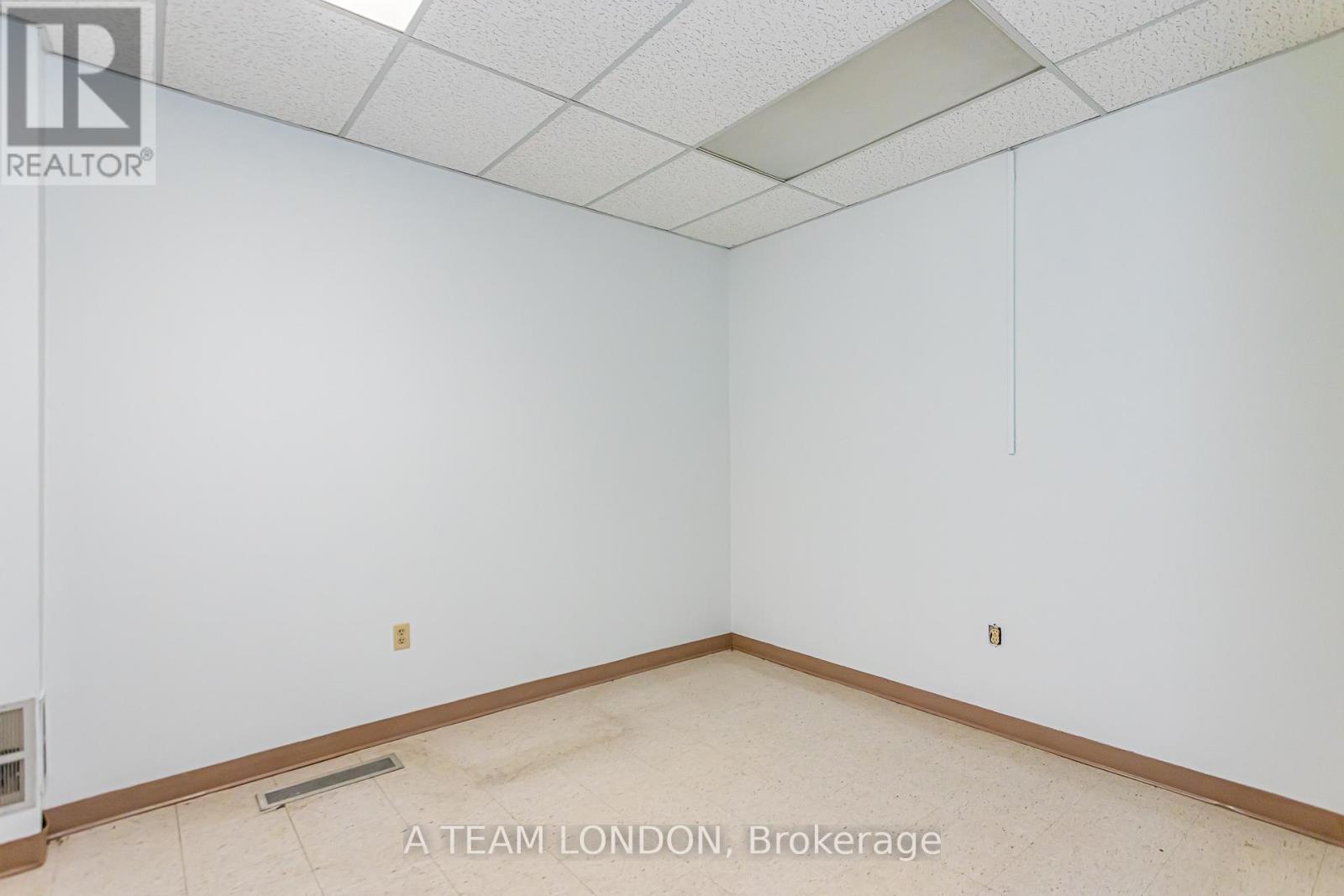 A - 743 Wellington Road Property Photo 11